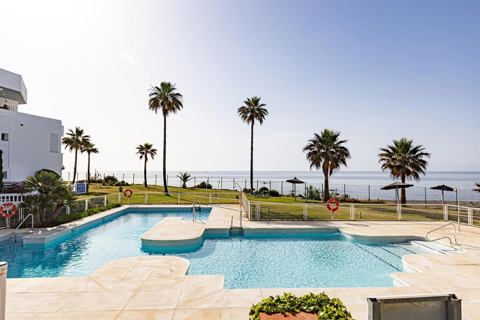 Sunrise Beach Front - Casares Del Mar Eksteriør billede