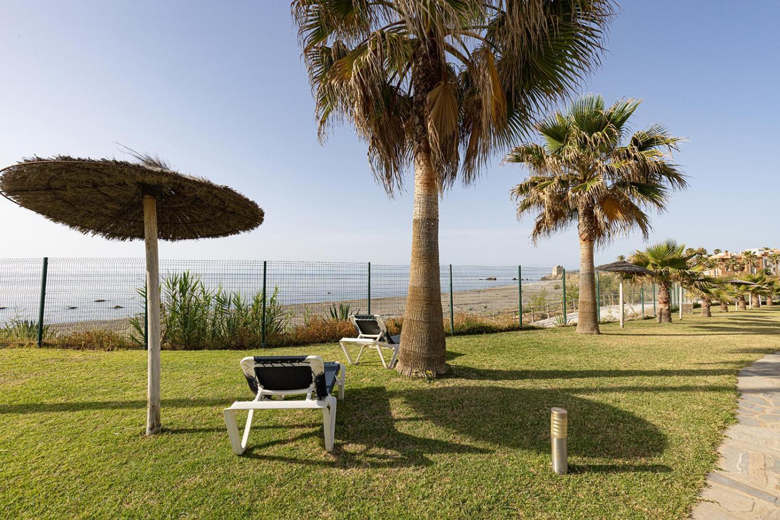 Sunrise Beach Front - Casares Del Mar Eksteriør billede