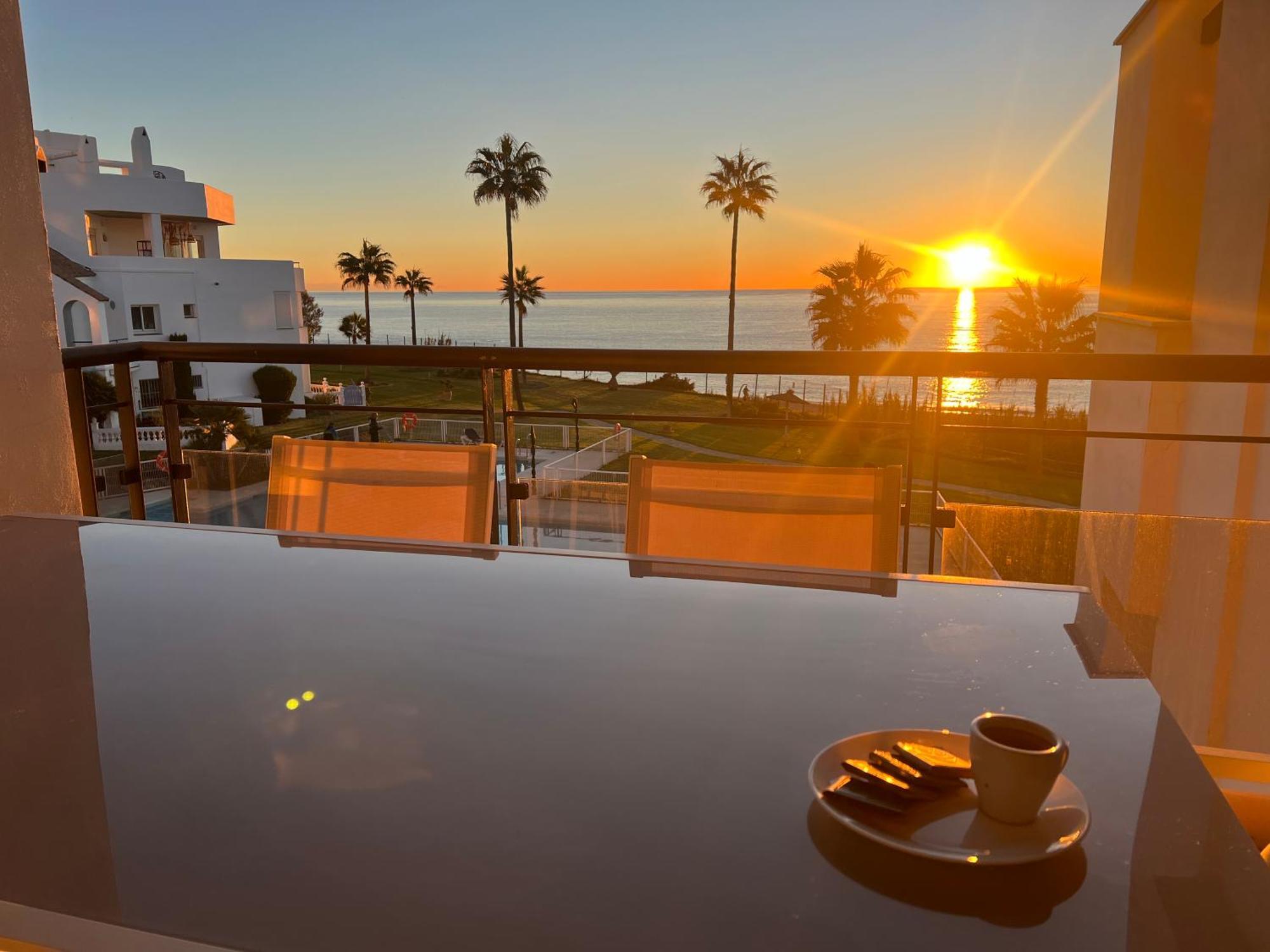 Sunrise Beach Front - Casares Del Mar Eksteriør billede