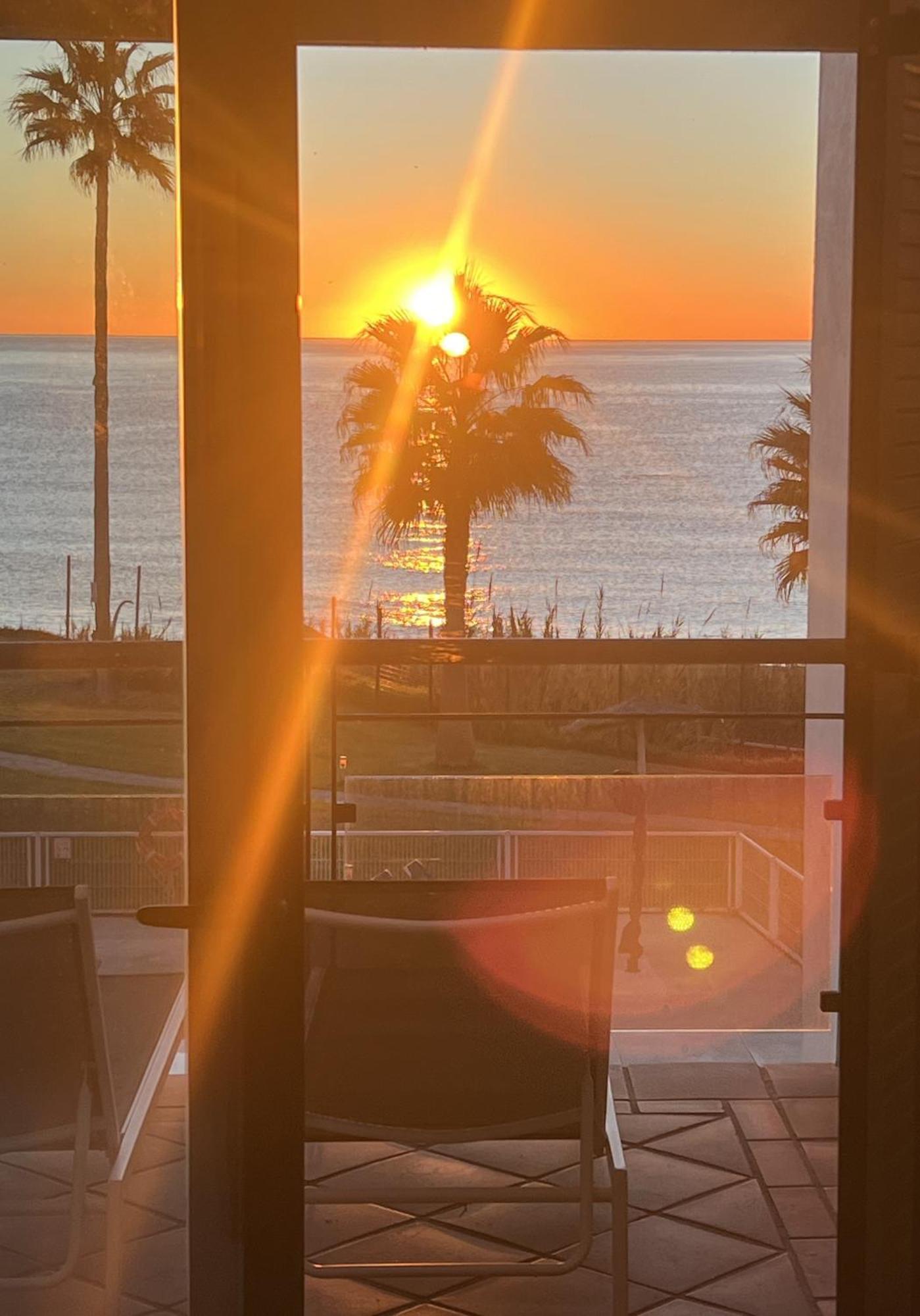 Sunrise Beach Front - Casares Del Mar Eksteriør billede