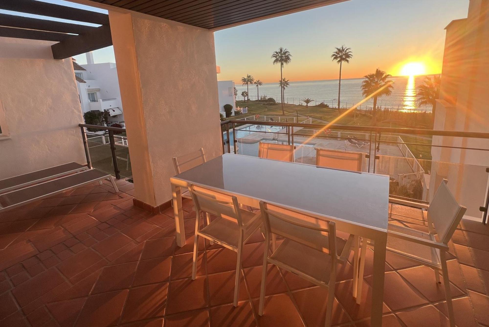 Sunrise Beach Front - Casares Del Mar Eksteriør billede